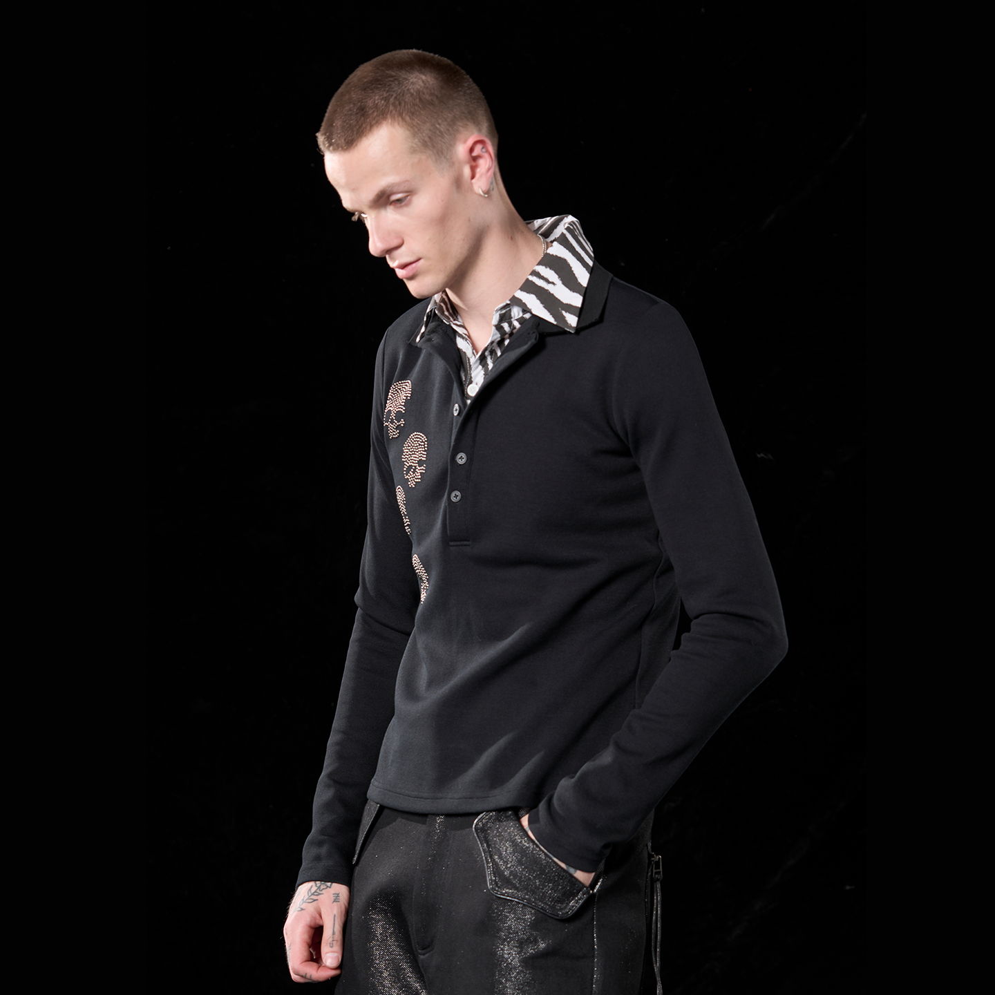 no E mosen | Double Collar Black White Striped Skull Sweatshirt【i0000000053】