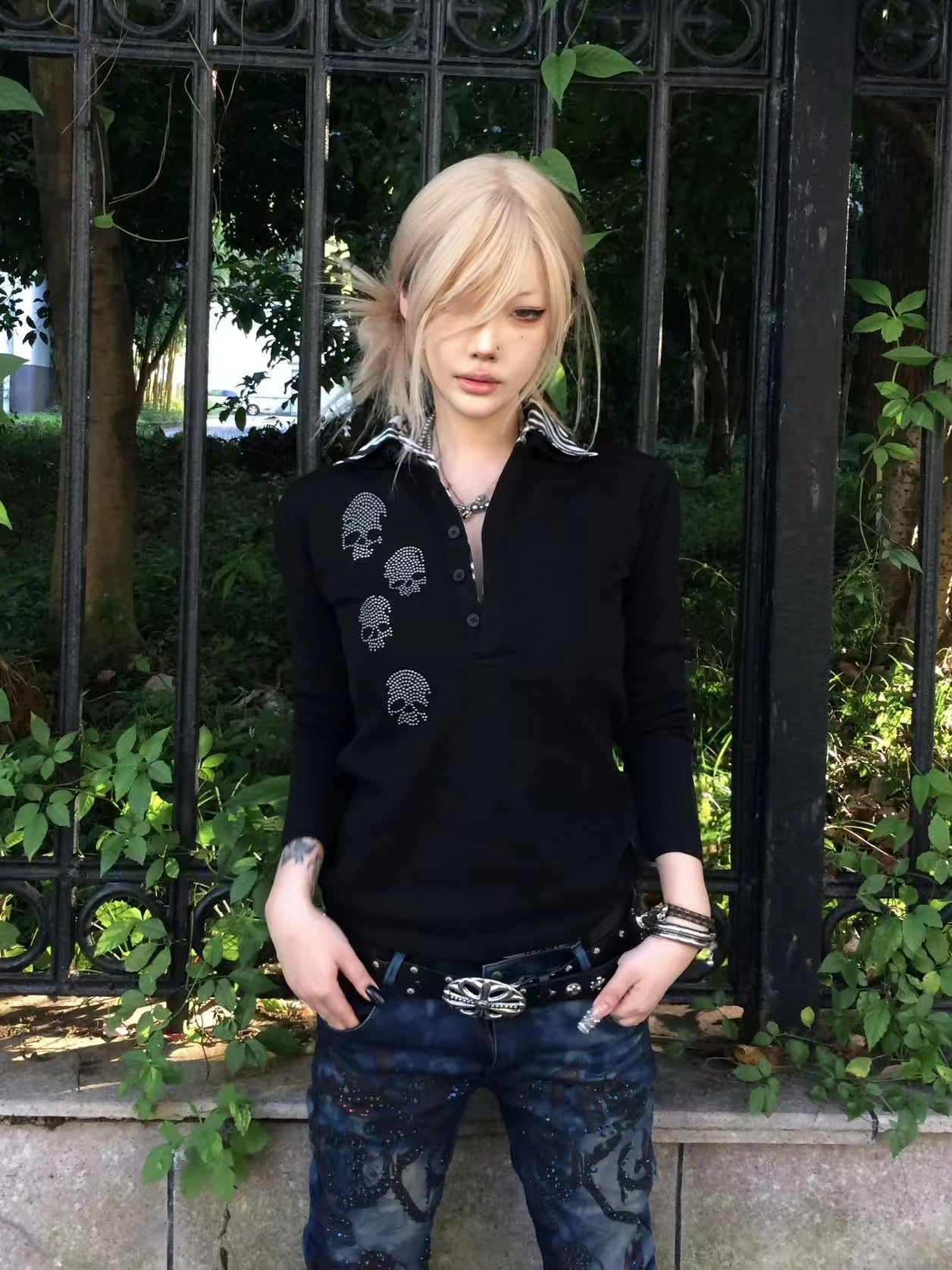 no E mosen | Double Collar Black White Striped Skull Sweatshirt【i0000000053】